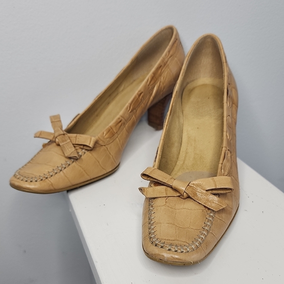 Stuart Weitzman Tan Croc-Embossed Heels - Picture 1 of 10